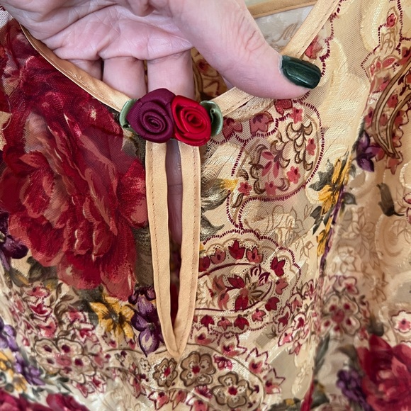 Vintage Floral Women's Robe / Nightgown Set Red and Gold - Picture 4 of 14
